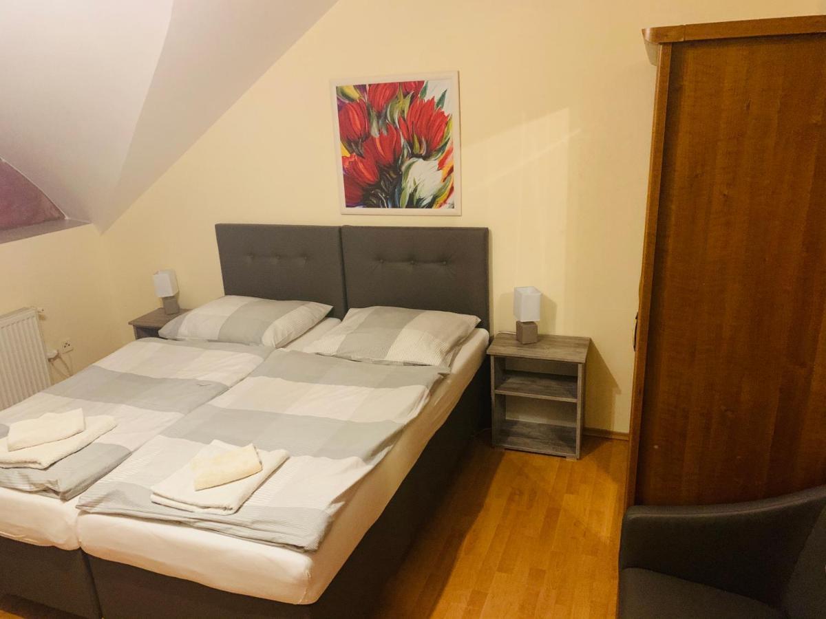 Bed and Breakfast Eder Nesvady Экстерьер фото