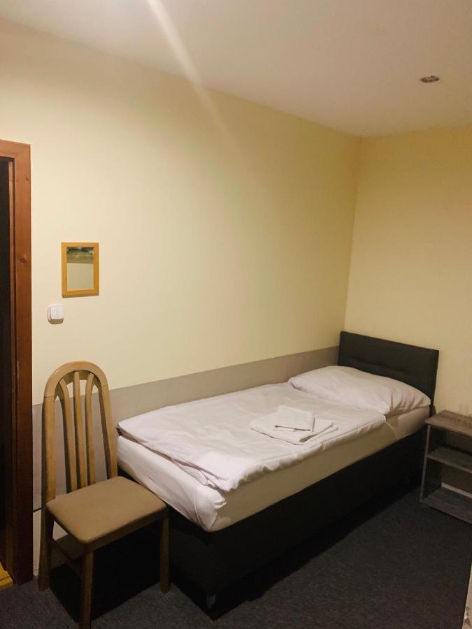 Bed and Breakfast Eder Nesvady Экстерьер фото