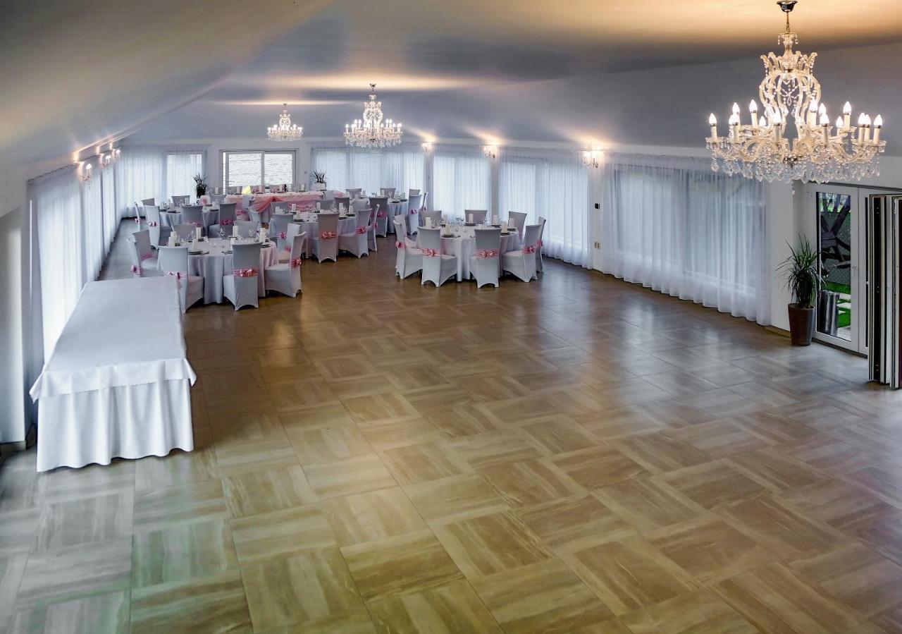 Bed and Breakfast Eder Nesvady Экстерьер фото