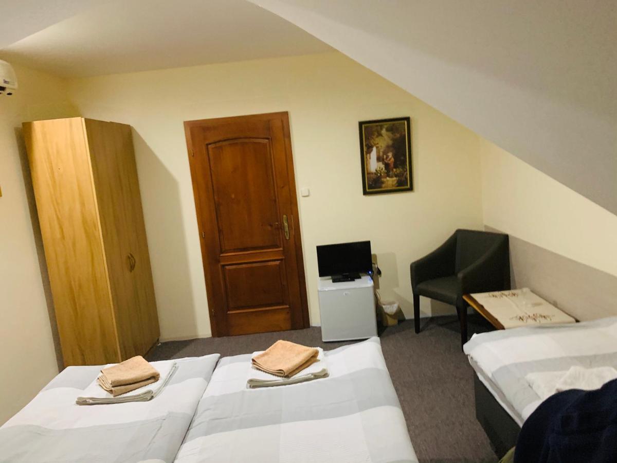 Bed and Breakfast Eder Nesvady Экстерьер фото