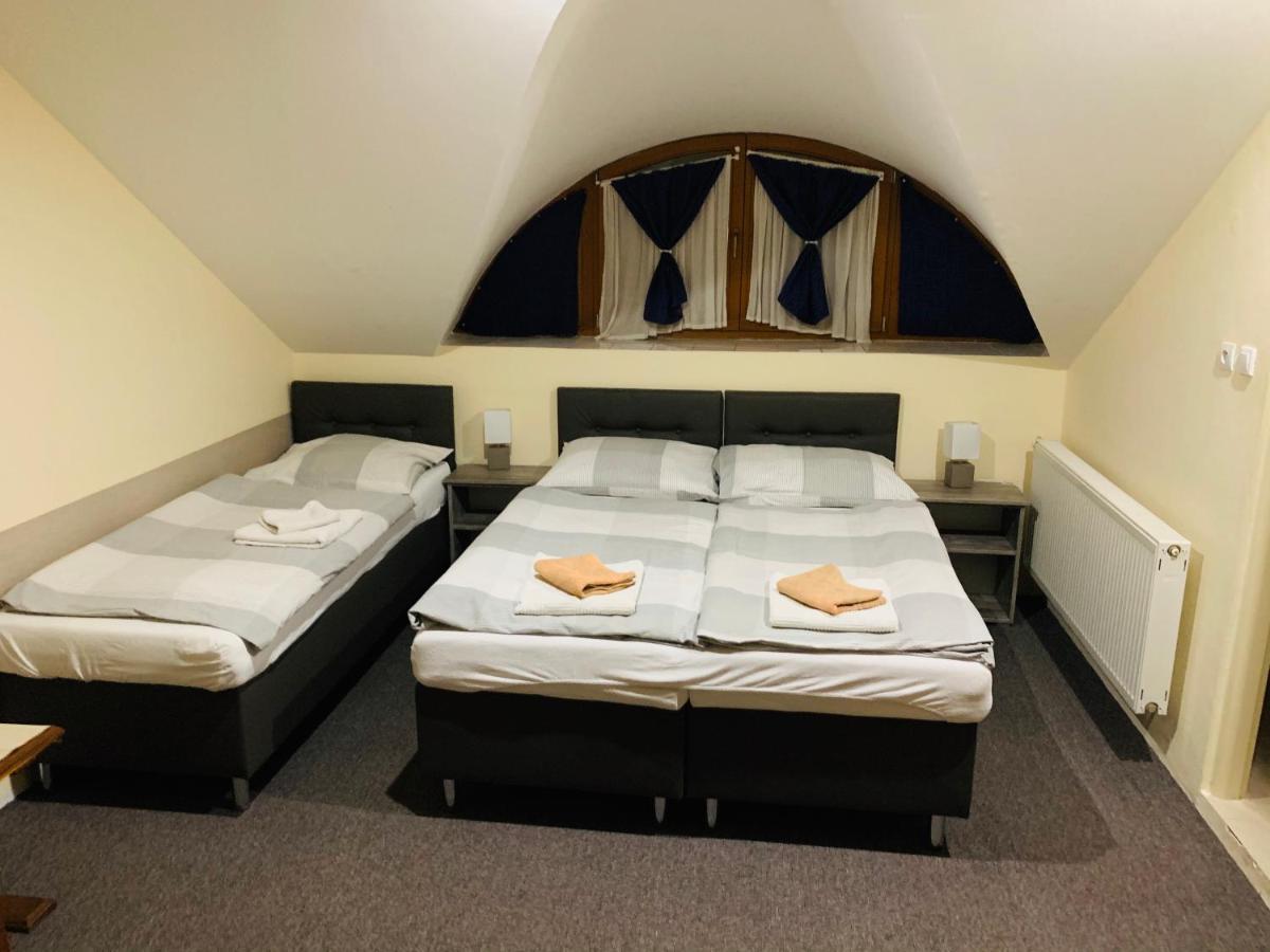 Bed and Breakfast Eder Nesvady Экстерьер фото