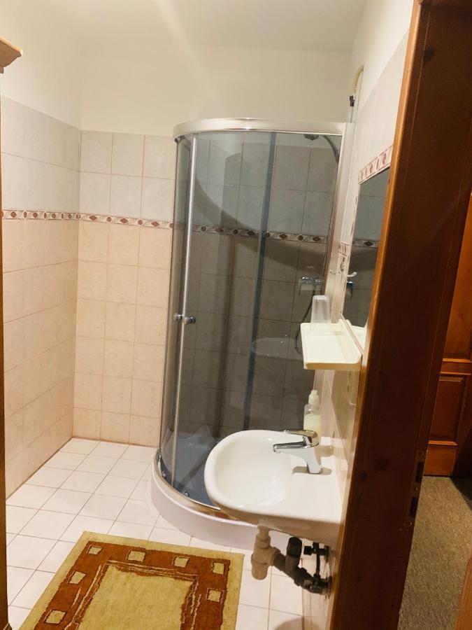 Bed and Breakfast Eder Nesvady Экстерьер фото